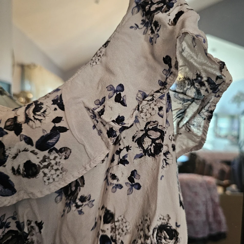 Floral Ruffle Top - Picture 3 of 4